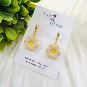 Flower cream sandwich dangle