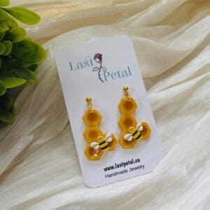Honey bee dangles