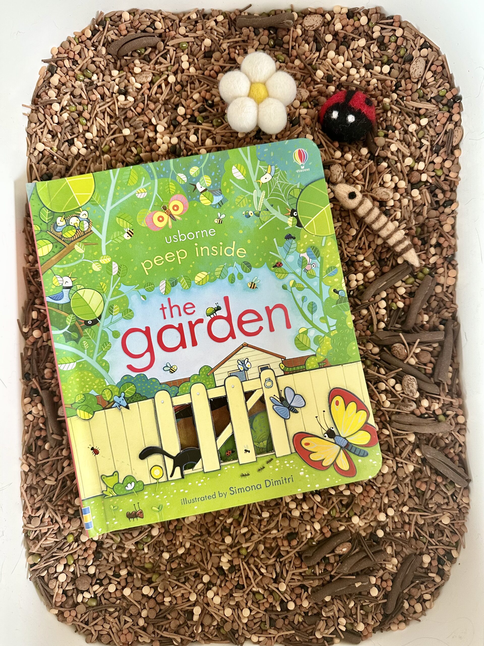 Read and Play Kit: Peep Inside the Garden