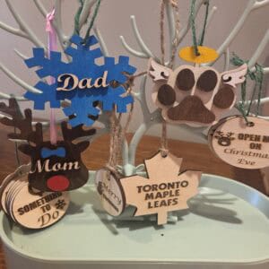 Xmas engraved ornaments