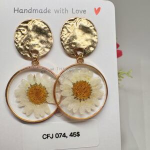 Classy daisy earrings