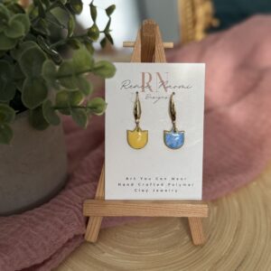 Flower charm small dangle earrings